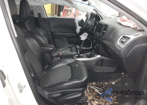 2020 Jeep Compass Latitude 4X4 z USA, uszkodzony, nr VIN 3C4NJDBB4LT117547